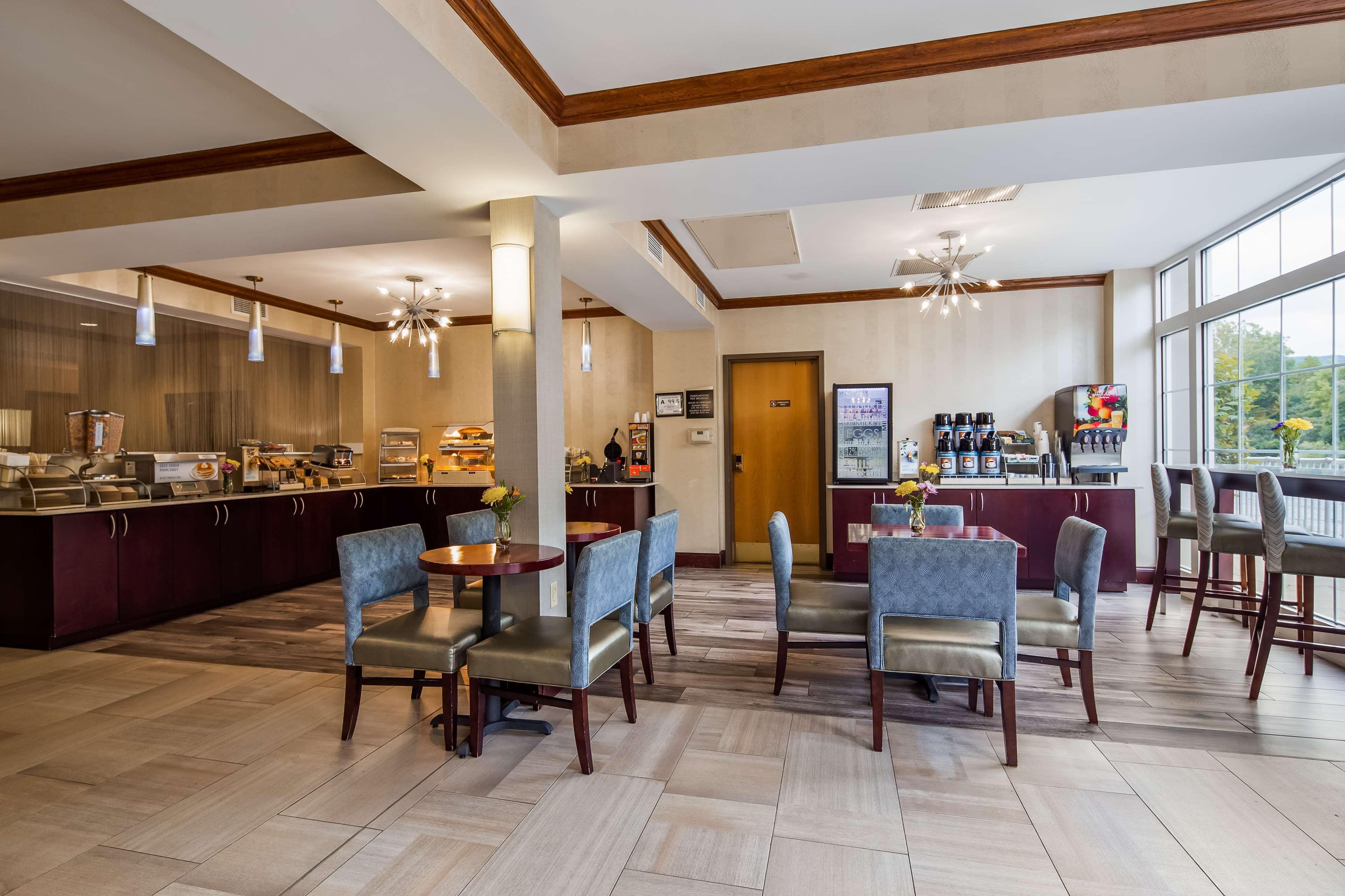Best Western Plus River Escape Sylva / Дилсбъро Екстериор снимка