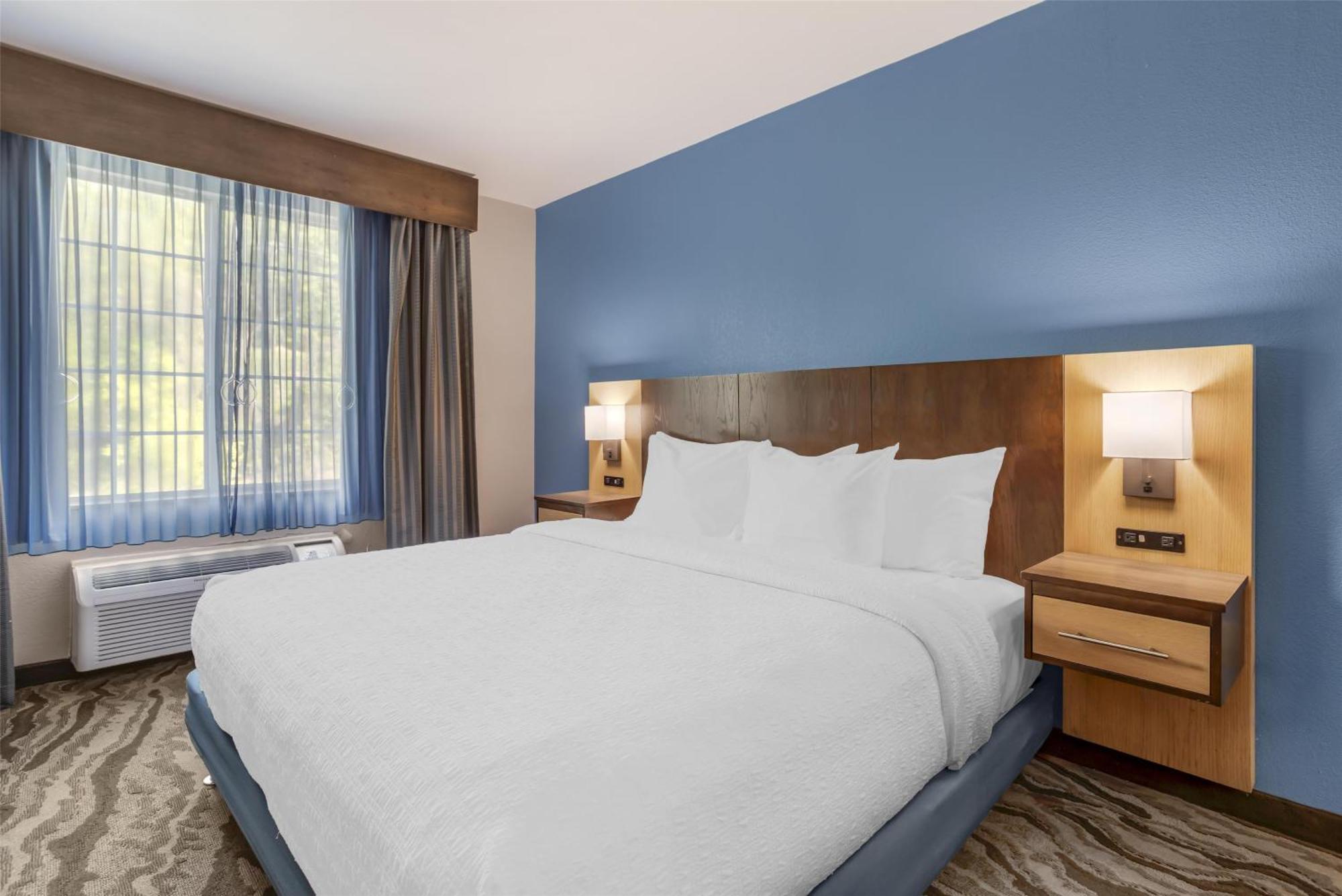 Best Western Plus River Escape Sylva / Дилсбъро Екстериор снимка