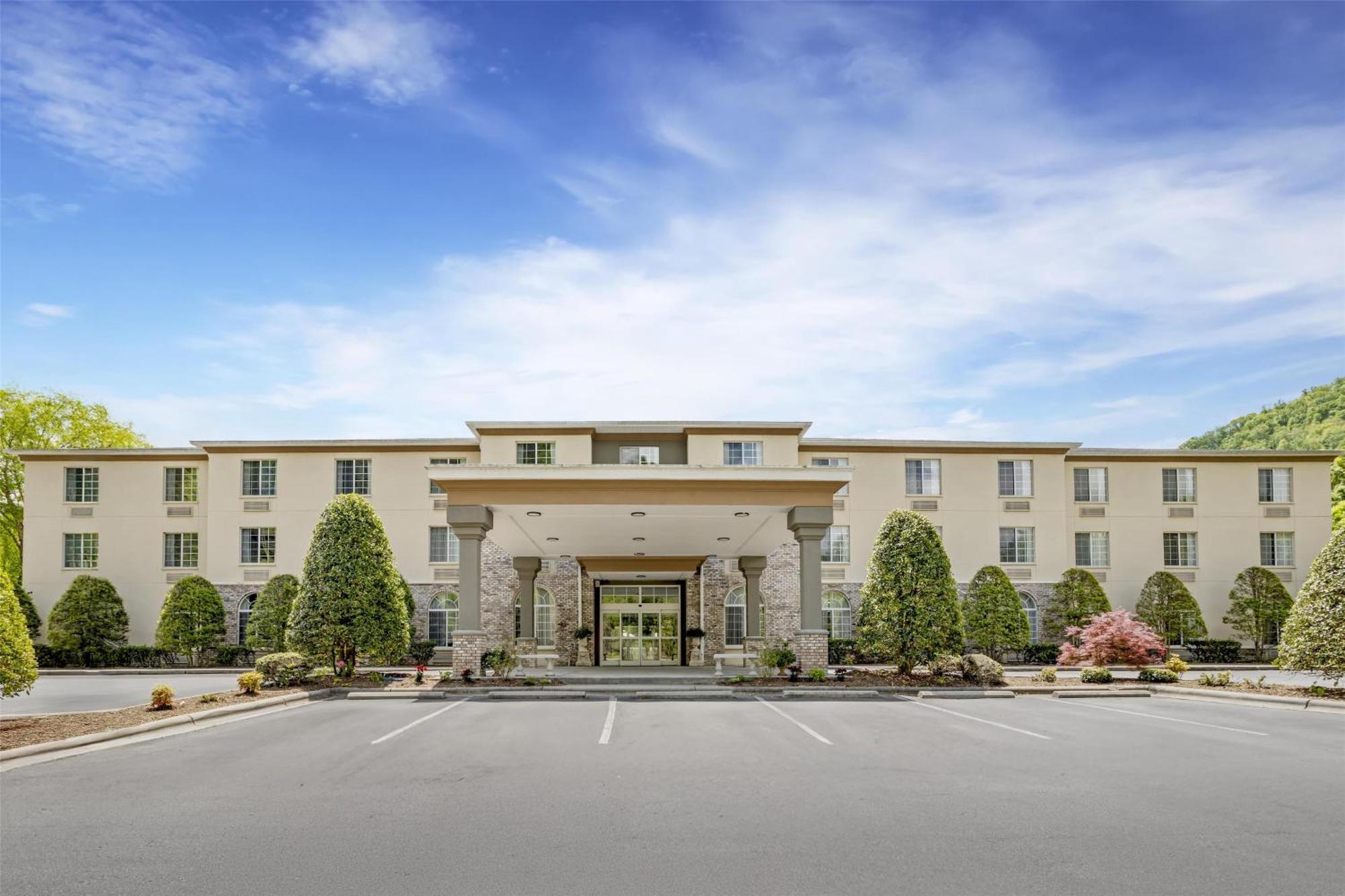 Best Western Plus River Escape Sylva / Дилсбъро Екстериор снимка