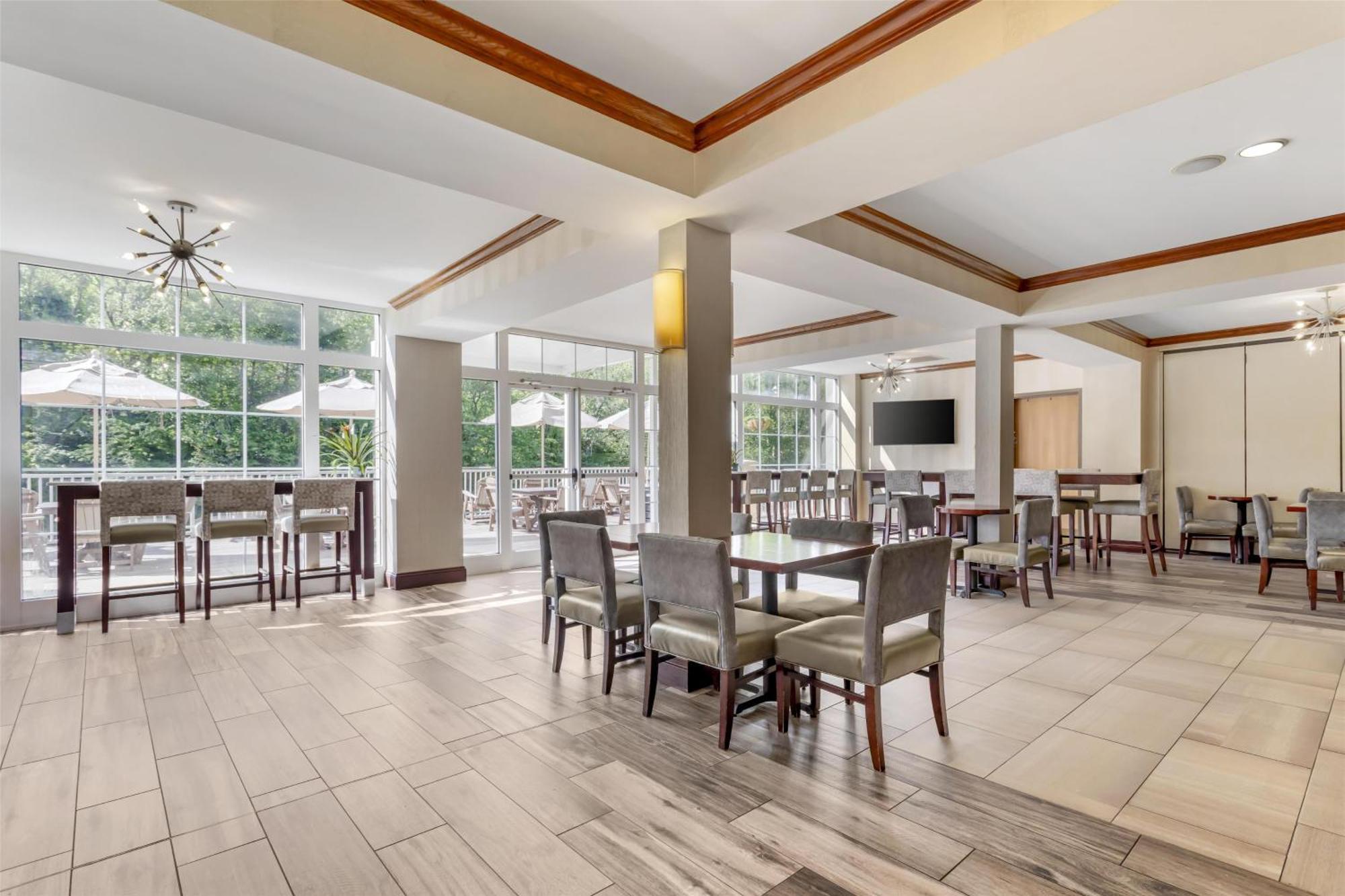 Best Western Plus River Escape Sylva / Дилсбъро Екстериор снимка