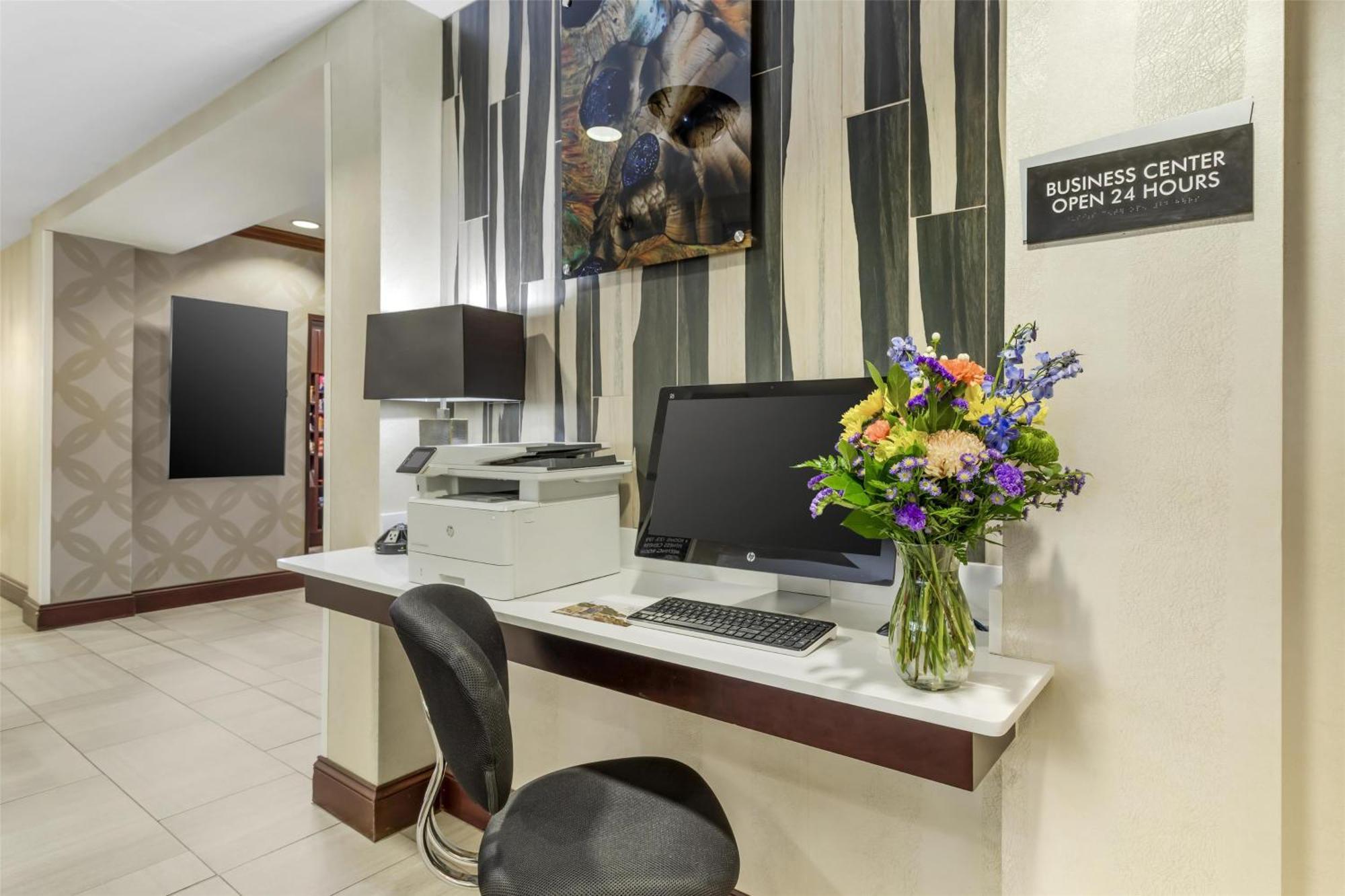 Best Western Plus River Escape Sylva / Дилсбъро Екстериор снимка